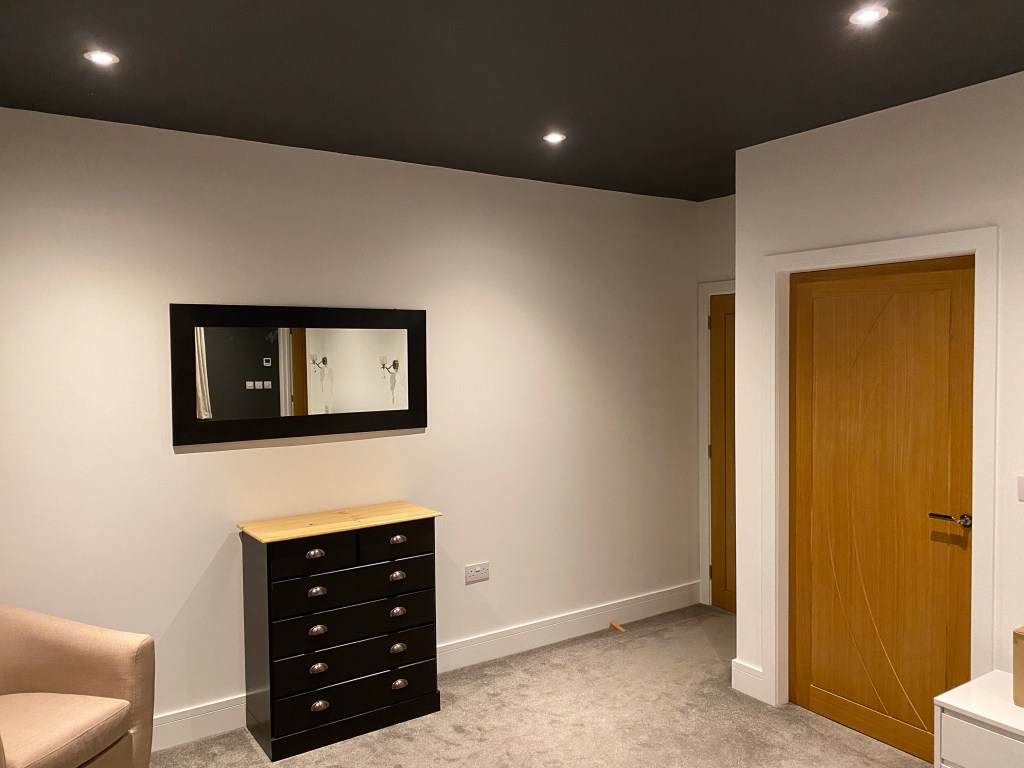 Chalk Paint Makeover: Revamping a Mirror&nbsp;cheaply